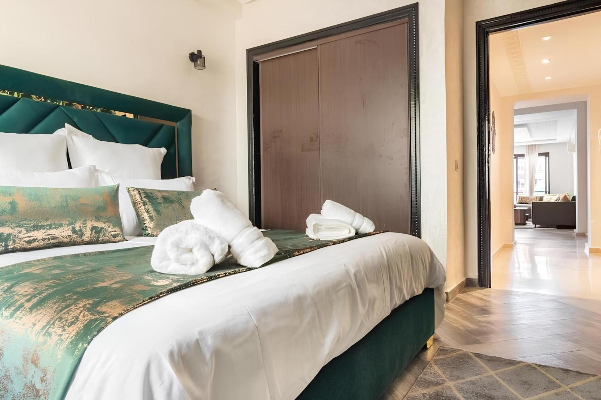 C-Appartement De Luxe Plein Centre De Gueliz Avec Piscine Parking Wifi Netflix Marrakesh Buitenkant foto